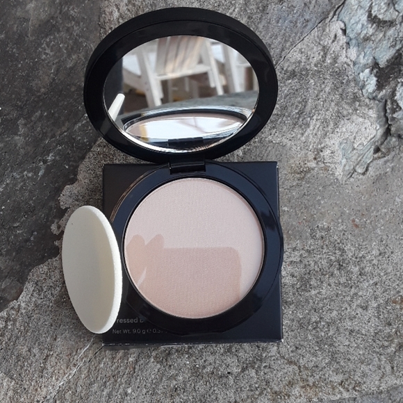 NWT Glo Skin Beauty Pressed Foundation - Picture 6 of 10